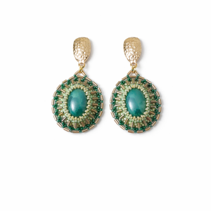 Cercei handmade eleganti, Bijuterii, Cercei, Cercei din margele, Confectionarea bijuteriilor, Cerceii sunt realizati manual si au in centru un cabochon oval verde-turcoaz, cu un luciu delicat c..., ARTYNOS