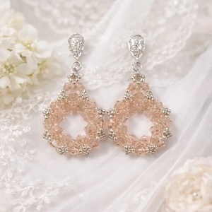 Cercei eleganti cu cristale roz-piersica, Accesorii nunta, Bijuterii mireasa, Cercei mireasa, Confectionarea bijuteriilor, Cercei realizati manual din cristale fatetate in nuanta delicata de piersica, decorati cu margele f..., ARTYNOS