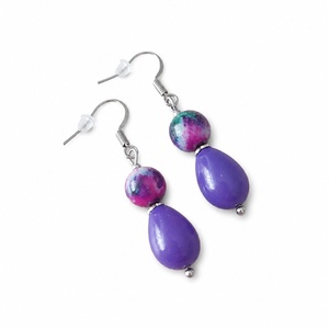 Cercei delicati mov violet, Bijuterii, Cercei, Cercei din pietre semipretioase, Confectionarea bijuteriilor, Cercei delicati realizati din picaturi de sticla violet si sfere de jad multicolor. Componentele me..., ARTYNOS