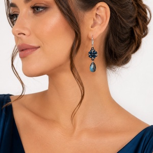 Cercei eleganti din cristale Swarovski si tortite argint - bijuterii - cercei - cercei din mărgele - Artynos.ro