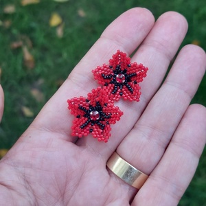 Cercei handmade Floare rosie - bijuterii - cercei - cercei din mărgele - Artynos.ro