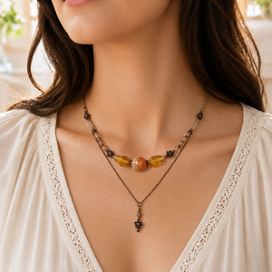 Colier handmade cu agata fatetata si cristale in nuante de miere, Bijuterii, Coliere, Coliere din margele, , Un colier delicat, cu accente calde si elegante, creat pentru a completa cu rafinament atat o tinut..., ARTYNOS