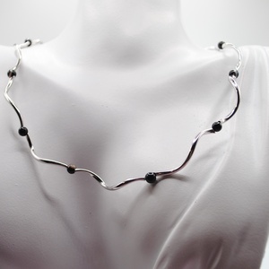 Colier Wave Noir cu Agat Dantelat � Design Ondulat Minimalist - bijuterii - coliere - coliere din pietre semiprețioase - Artynos.ro