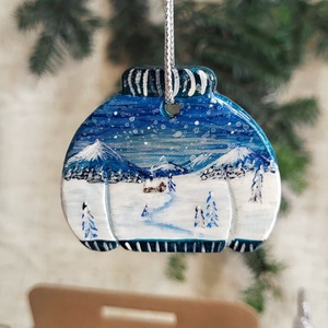 Puloveras cu peisaj, Accesorii de Crăciun, Decorațiuni de Crăciun de casă, Decorațiuni pentru pomul de Crăciun, Obiecte pictate, Lucrare cu argilă, ARTYNOS