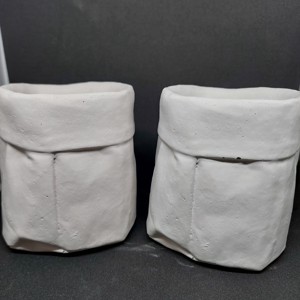 Beton gri colorat sac încrețit în formă de ghiveci de beton plantator plantator -  - Artynos.ro