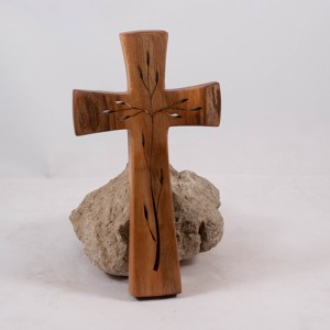 Cruce din lemn modelată, cruce de perete -  - Artynos.ro