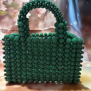 Geanta din margele , Accesorii nunta, Accesorii de nunta, Gentuta mireasa si genti, Impletituri, broderie cu margele, Altele, Geanta din margele, lucrata in totalitate manual.
Are dimensiunea de 22/15/10cm
Este destul de inca..., ARTYNOS