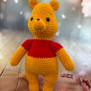 Ursuleț Winnie the Pooh croșetat  - jucării și echipamente pentru copii - daruri de botez - Artynos.ro