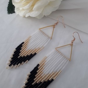 Cercei eleganți albi, aurii și negri -  - Artynos.ro