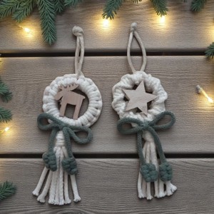 Pereche de ornamente de Crăciun Macrame - fir alb, cerc din lemn, decor natural - crăciun - decorațiuni de crăciun de casă - figurine pentru pomul de crăciun - Artynos.ro Pereche de ornamente de Crăciun Macrame - fir alb, cerc din lemn, decor natural - crăciun - decorațiuni de crăciun de casă - figurine pentru pomul de crăciun - Artynos.ro