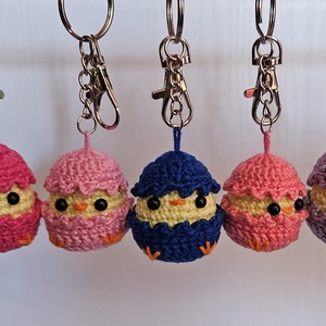 Breloc crosetat Pui in coaja de ou Amigurumi, Genti si portofele, Accesorii genti, Breloc, Crosetat, ARTYNOS