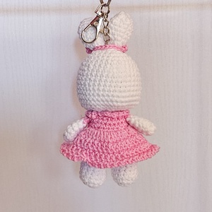 Breloc Iepuras cu rochita Roz Handmade Amigurumi - genți și portofele - accesorii genți - breloc - Artynos.ro