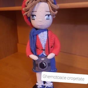 Papusa crosetata Oliver, Jucarii si echipamente pentru copii, Plusuri, Papusa crosetata, papusa de plus, Crosetat, Broderie, Papusa crosetata din fire amestec bumbac si acril, schelet metalic-toate membrele sunt mobile. Ochi..., ARTYNOS