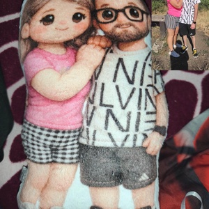 Pernă foto personalizată pentru cupluri � imaginea transformată într-o figurină de pluș - casă & stil de viață - textile de casă - perne - Artynos.ro