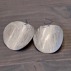 Cercei minimali în formă de cerc din aluminiu - bijuterii - cercei hoops - Artynos.ro Cercei minimali în formă de cerc din aluminiu - bijuterii - cercei hoops - Artynos.ro