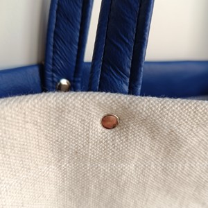 Geantă de umăr albastră brodată Wildflower - geantă și husă - geantă pentru cumpărături - geantă shopper, geantă tote, geantă textilă - Artynos.ro