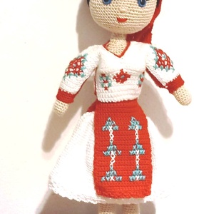 Mady papusa in costum national - Artynos.ro