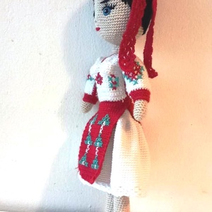 Mady papusa in costum national - jucării și echipamente pentru copii - plușuri - păpușă croșetată, păpușă de pluș - Artynos.ro