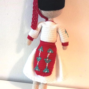 Mady papusa in costum national - jucării și echipamente pentru copii - plușuri - păpușă croșetată, păpușă de pluș - Artynos.ro