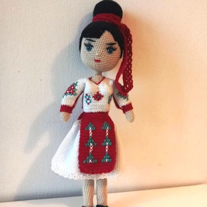 Mady papusa in costum national - jucării și echipamente pentru copii - plușuri - păpușă croșetată, păpușă de pluș - Artynos.ro