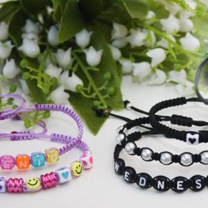 Brățară macramé împletită - Mărgele negru -  - Artynos.ro
