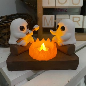 Decoratiune de masa draguta in forma de foc de tabara cu luminite si fantome. - Artynos.ro