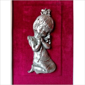 Fetiță drăguță rugându-se, imagine pe tablă - arte vizuale și accesorii  - alte arte - Artynos.ro