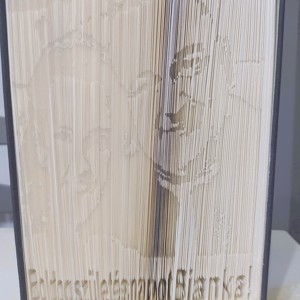 Portret cu 2 fete si sculptura ca la carte, Casa & Stil de viata, Accesorii pentru decorat casa, Decoratiuni de masa si decoratiuni pentru rafturi , Sculptura de carte, carte pliata, , ARTYNOS