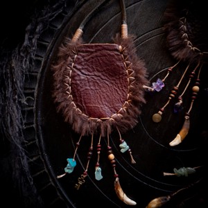 Paznic de suflet cu lopată, atârnat în jurul gâtului -  - Artynos.ro