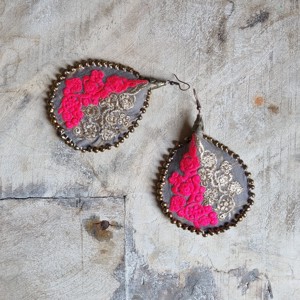 Cercei brodati Bougainvillea, Bijuterii, Cercei brodati, Cercei, , ARTYNOS