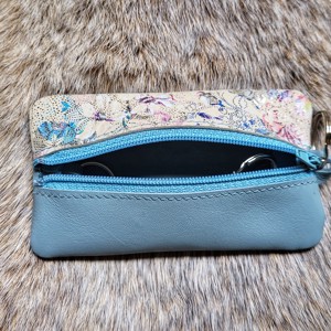 Girly things flori de argint - breloc din piele naturală -  - Artynos.ro