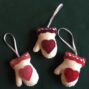 ornament din pâslă pentru bradul de Crăciun, mănuși -  - Artynos.ro
