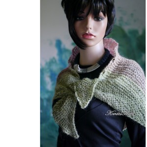 NAKO SHOULDER / fructe de pădure - batic tricotat manual din alpaca cu tranziție de culoare - îmbrăcăminte și modă - eșarfe, pălării, fularuri - șaluri - Artynos.ro