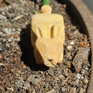 Iepuraș  - arte vizuale și accesorii  - sculptură - statuie lemn - Artynos.ro