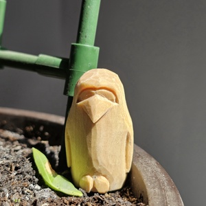 Pinguin, Arte vizuale si accesorii , Sculptura, Statuie lemn, Prelucrarea lemnului, Sculptura, Pinguin din lemn de tei finisat cu ulei de in. 
Dimensiuni: ~5 cm x 2.5 cm, ARTYNOS