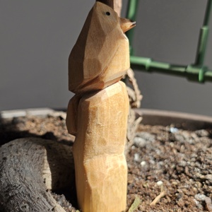 Pasăre pe buștean - arte vizuale și accesorii  - sculptură - statuie lemn - Artynos.ro
