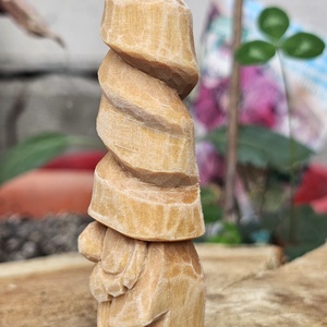 Gnom calator tall hat, Arte vizuale si accesorii , Sculptura, Statuie lemn, Sculptura, Prelucrarea lemnului, Gnom cu palarie inalta din lemn de tei, finisat cu ulei de in.
Dimensiuni: ~10 cm x 2.5 cm, ARTYNOS