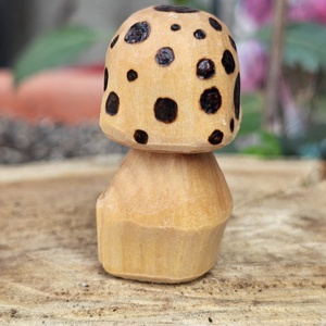 Spotted mushroom - arte vizuale și accesorii  - sculptură - statuie lemn - Artynos.ro