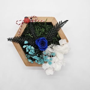 Martisor hexagon cu trandafir criogenat XS - Artynos.ro