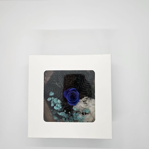 Martisor hexagon cu trandafir criogenat XS - bijuterii - mărțișor - Artynos.ro