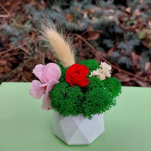 Martisor cu trandafir criogenat si licheni - bijuterii - mărțișor - Artynos.ro