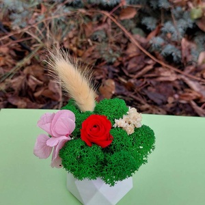 Martisor cu trandafir criogenat si licheni - bijuterii - mărțișor - Artynos.ro