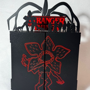 Caseta Display Stranger Things Kinder Joy - arte vizuale și accesorii  - alte colecții - Artynos.ro