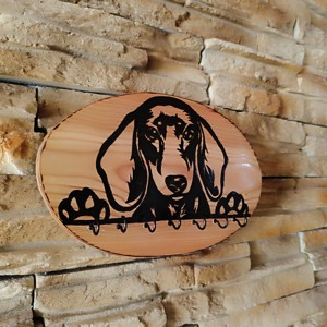 Breloc de perete din lemn cu câine dachshund -  - Artynos.ro