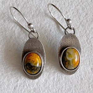Cercei din argint cu jasp, , Confectionarea bijuteriilor, Prelucrarea metalelor, Bumblebee elegance - cercei din jasp si argint

Acest cercel realizat manual combina puterea naturi..., ARTYNOS