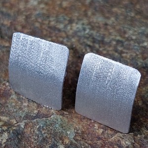 Cercei minimali, pătrați, din aluminiu - bijuterii - cercei - cercei cu figurine - Artynos.ro