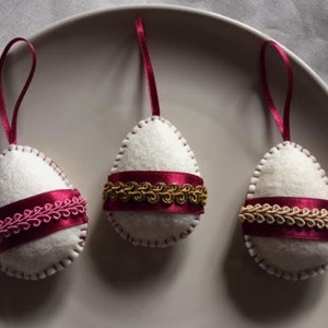 Oua de Paste din fetru decorate cu fetru - Artynos.ro