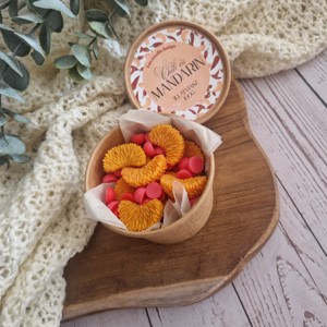 Ceara parfumata cu aroma de chilli si mandarina, , , Unul dintre parfumurile mele preferate. Are un echilibru foarte bun de mandarina si chilli.
Note de..., ARTYNOS
