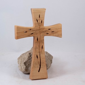 Cruce din lemn cu model, cruce de perete  - casă & stil de viață - accesorii religioase - cruce - Artynos.ro