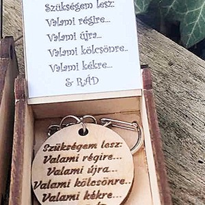 Invitatie pentru martori sau cutie de invitatie pentru parinti incrucisati cu breloc - Artynos.ro